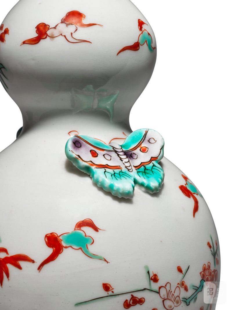 A KAKIEMON 'PRUNUS AND BUTTERFLY' DOUBLE GOURD VASE  JAPAN, EDO PERIOD, CIRCA 1700 - 图5
